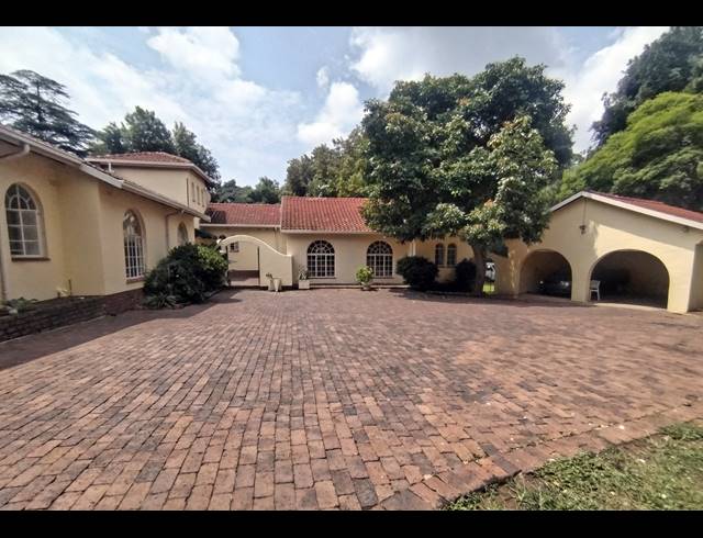 5 BEDROOM HOUSE FOR SALE IN COUNTRY LIFE PARK